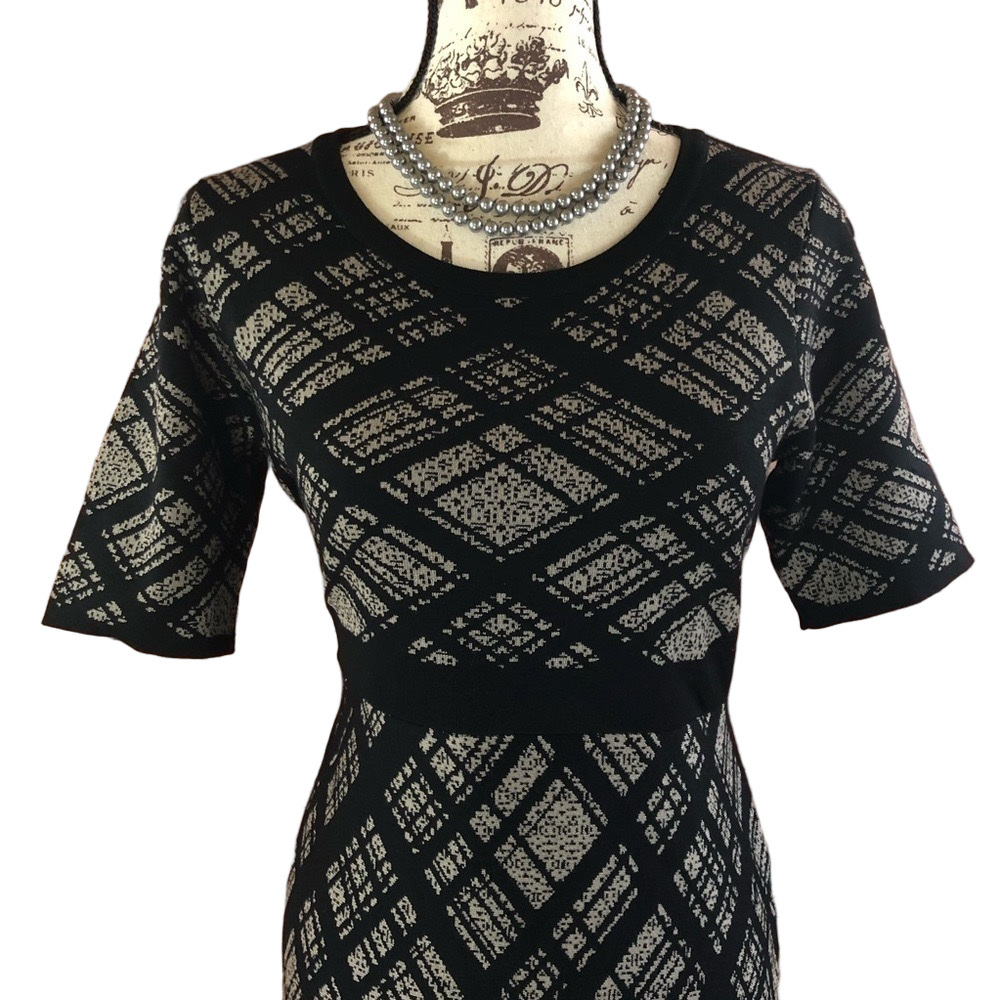 Nina Leonard Plaid Flounce Hem Scoop-Neck Knit Sheath Dress Mink Black Small - Picture 2 of 11